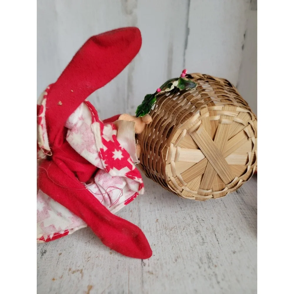 Annalee Mr Mrs Santa Claus carrying basket Xmas vintage home decor unique
